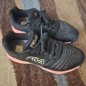 FILA Women’s Pickleball/Tennis Black Sneakers with Pink Trim. Size 7.5